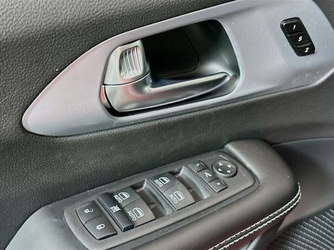 New 2026 Chrysler Pacifica Limited w/ S Appearance Package AWD/4WD image 9