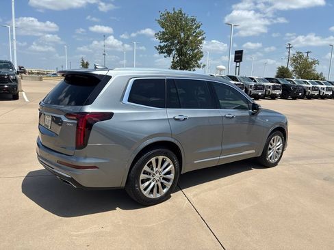 Used 2022 Cadillac XT6 Premium Luxury w/ Technology Package FWD image 4