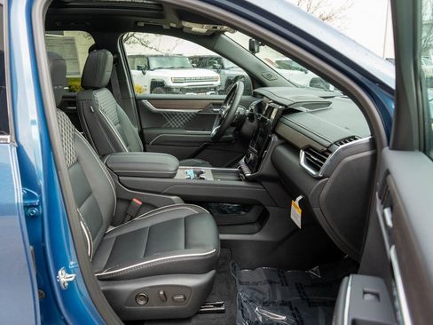 New 2026 GMC Acadia Denali w/ Super Cruise Package image 10