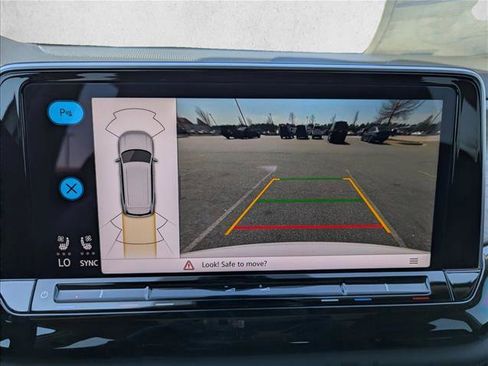 New 2026 Volkswagen Atlas SE FWD image 18