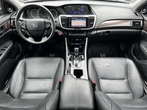 Used 2017 Honda Accord Touring image 15