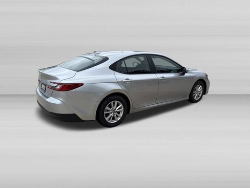 Used 2026 Toyota Camry LE FWD image 6
