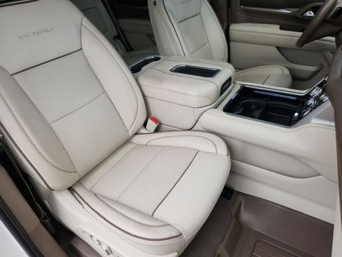 Used 2021 GMC Yukon Denali w/ Denali Ultimate Package AWD/4WD image 16