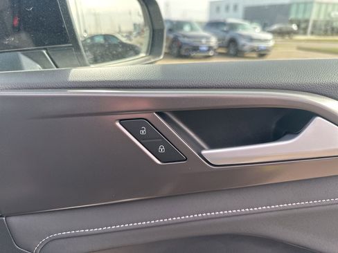New 2026 Volkswagen Taos SE AWD/4WD image 33