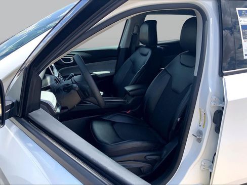 Used 2022 Jeep Compass Latitude FWD image 8