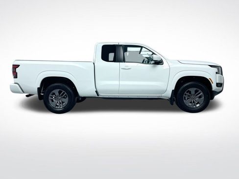 Used 2025 Nissan Frontier SV image 10