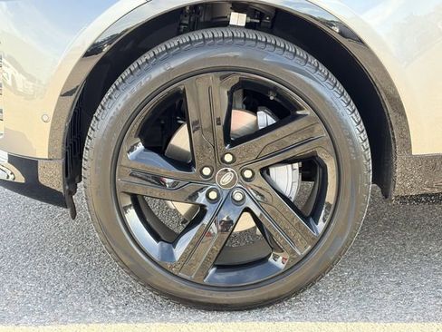 Used 2025 Land Rover Discovery Dynamic SE image 32