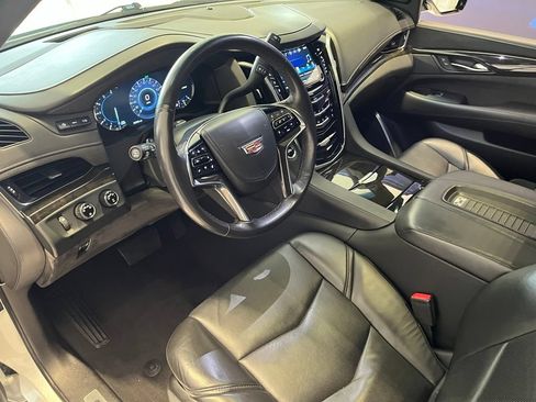 Used 2019 Cadillac Escalade Platinum AWD/4WD image 21