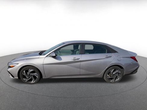 Used 2025 Hyundai Elantra SEL FWD image 8