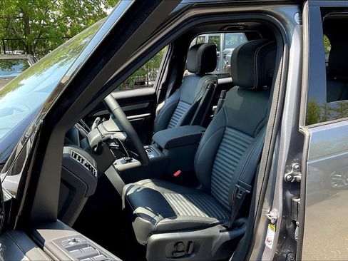 New 2025 Land Rover Discovery Dynamic SE image 11