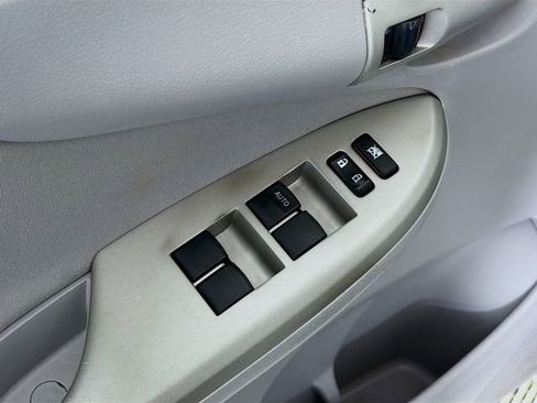 Used 2012 Toyota Corolla LE image 17