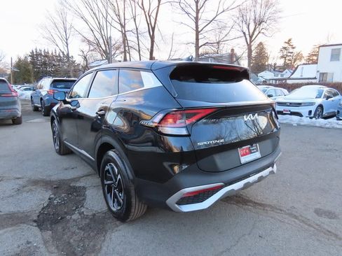 Used 2023 Kia Sportage LX image 4