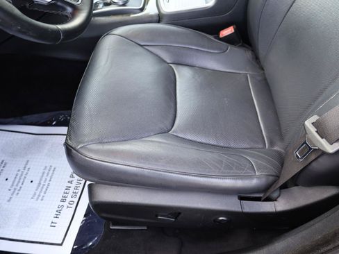 Used 2016 Chrysler 300 C RWD image 7