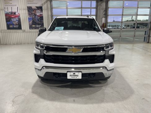 Used 2024 Chevrolet Silverado 1500 LT AWD/4WD image 3