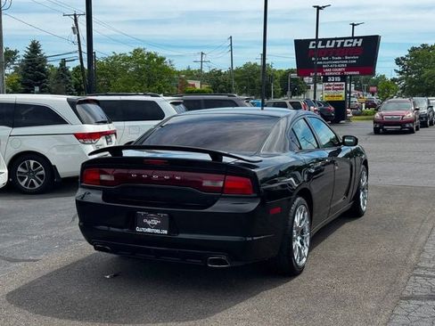 Used 2014 Dodge Charger SE RWD image 5