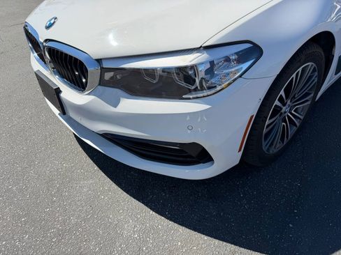 Used 2018 BMW 530e w/ Premium Package RWD image 4