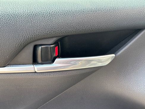 Used 2020 Toyota Camry SE image 7