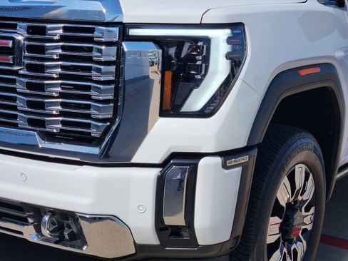 Used 2024 GMC Sierra 2500 Denali w/ Denali Reserve Package AWD/4WD image 8