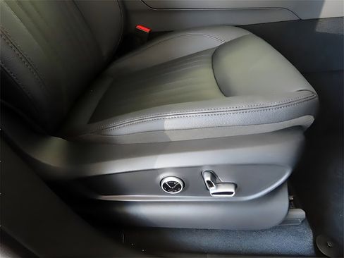 New 2024 Maserati Grecale GT image 11