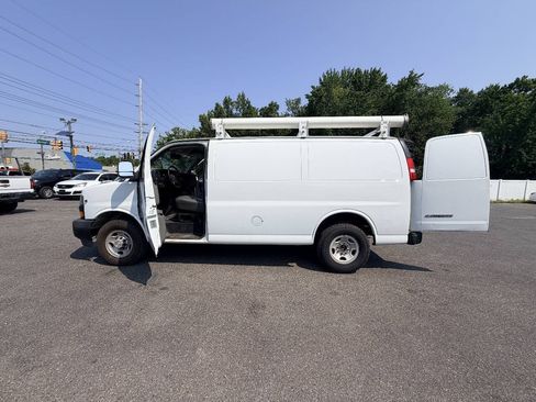 Used 2019 Chevrolet Express 3500 w/ Driver Convenience Package RWD image 20