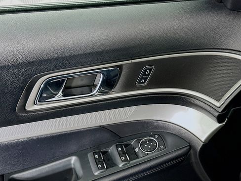 Used 2017 Ford Explorer XLT w/ Equipment Group 201A image 15