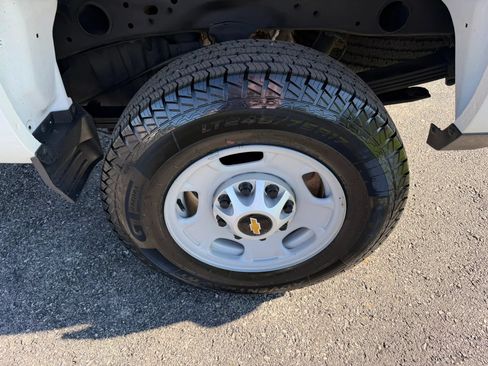 Used 2019 Chevrolet Silverado 2500 W/T AWD/4WD image 38