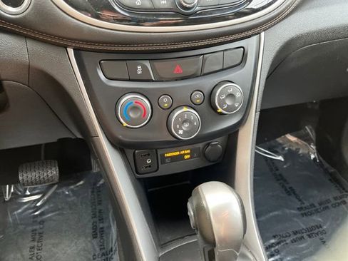 Used 2020 Chevrolet Trax LT w/ Redline Edition image 27