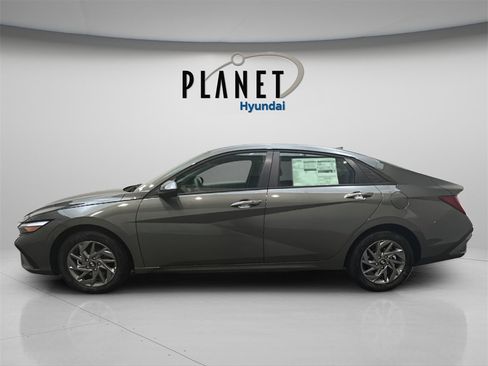 New 2026 Hyundai Elantra Blue image 2