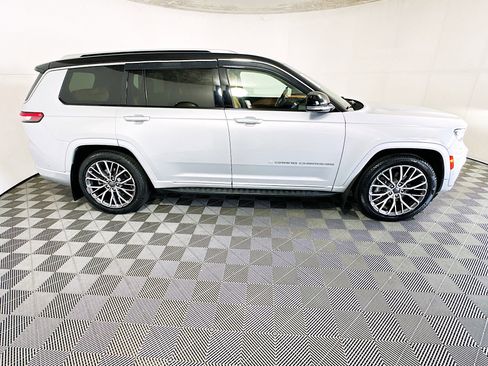 Used 2021 Jeep Grand Cherokee L Summit AWD/4WD image 2