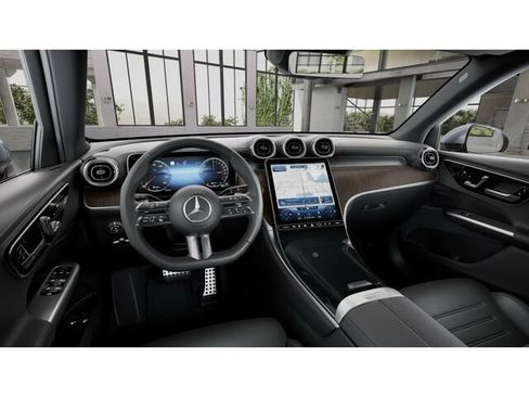 New 2025 Mercedes-Benz GLC 350e 4MATIC image 4