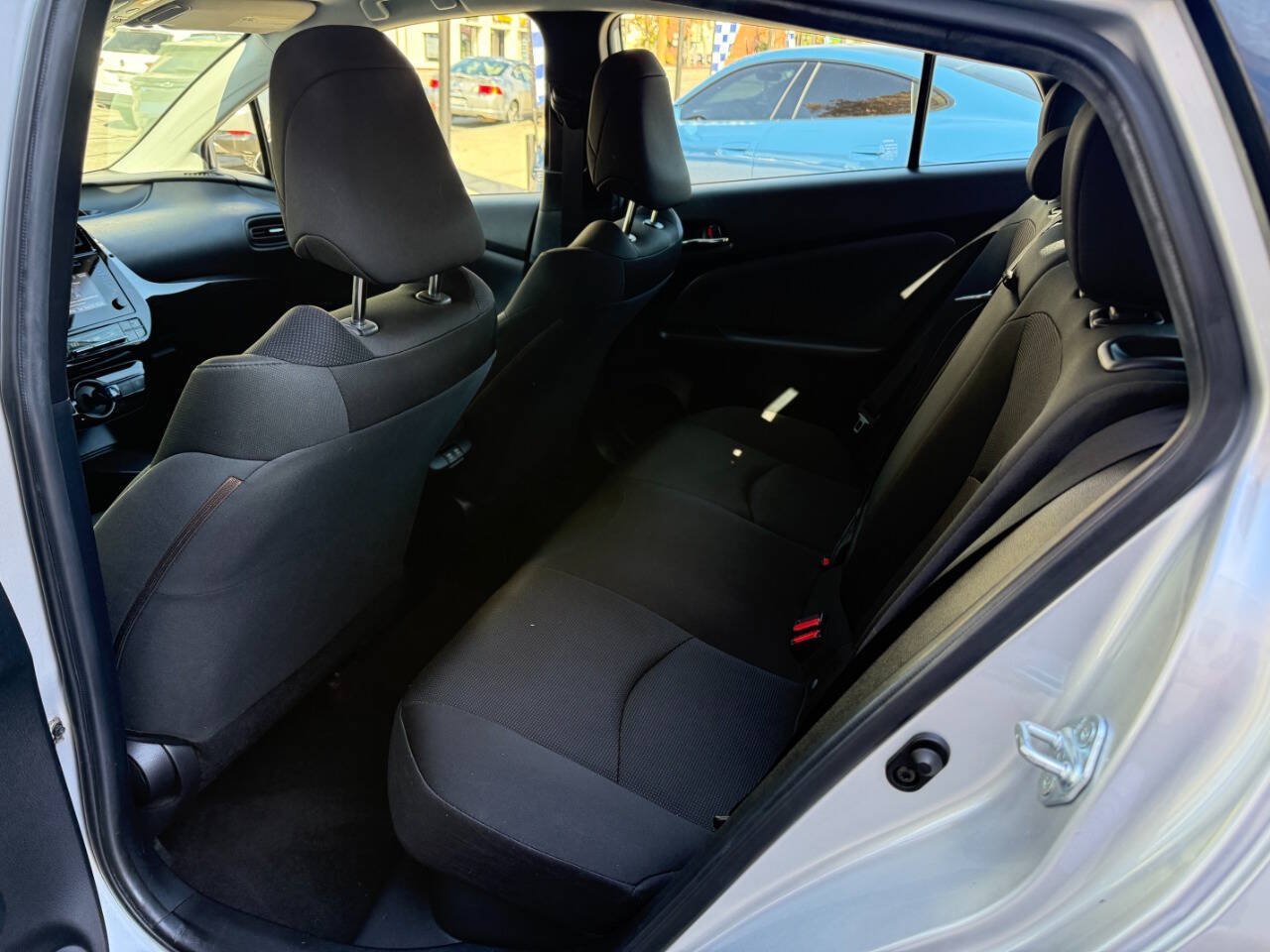 Used 2019 Toyota Prius L Eco FWD image 33