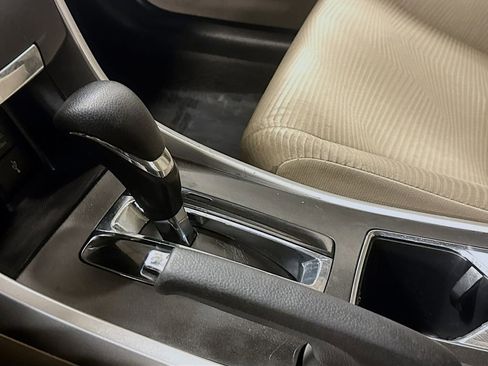 Used 2015 Honda Accord LX image 19