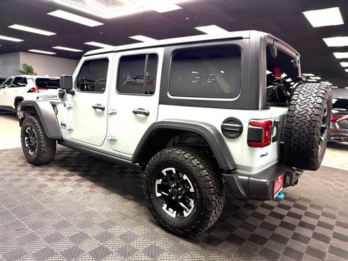 Used 2024 Jeep Wrangler Unlimited Rubicon 4xe w/ Convenience Group AWD/4WD image 9