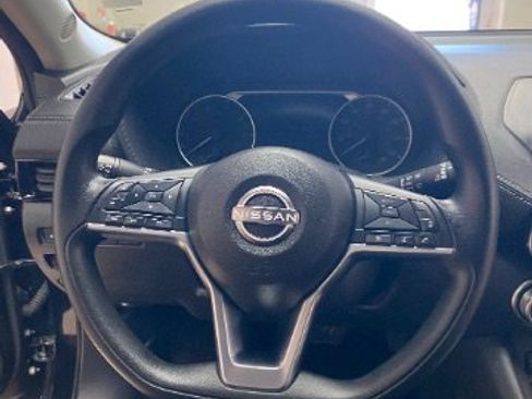 Used 2025 Nissan Sentra SV FWD image 21