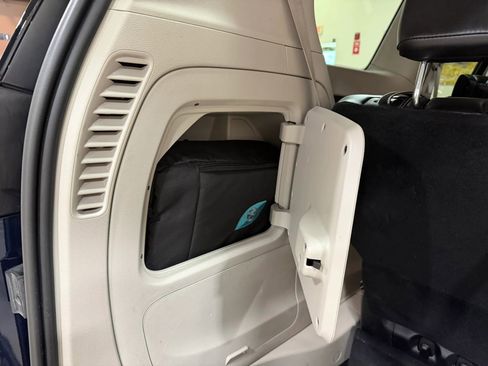 Used 2023 Chrysler Pacifica Touring-L FWD image 30