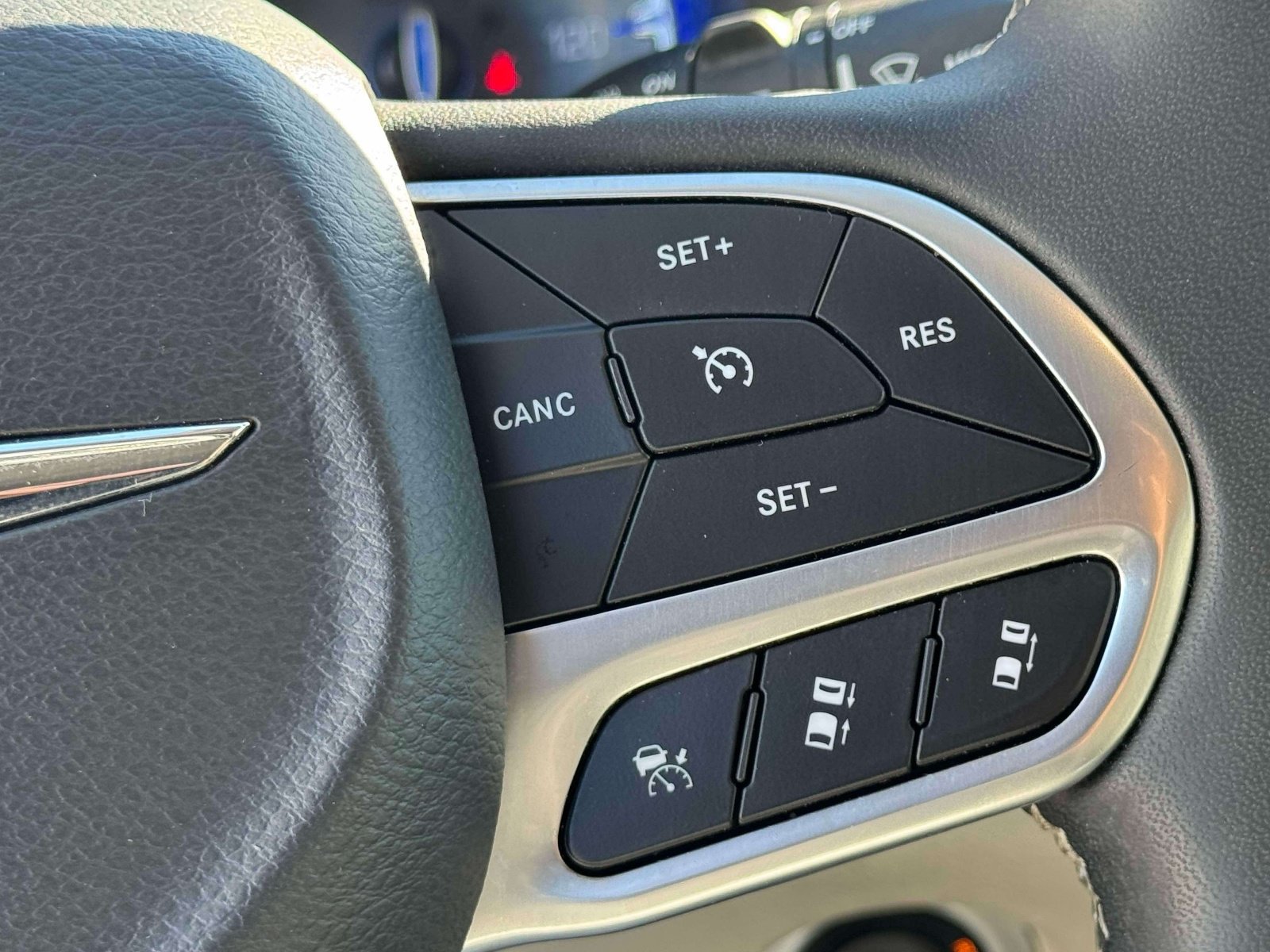 Certified 2024 Chrysler Pacifica Touring-L FWD image 22