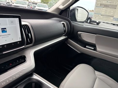 New 2025 Ford Expedition Active image 25