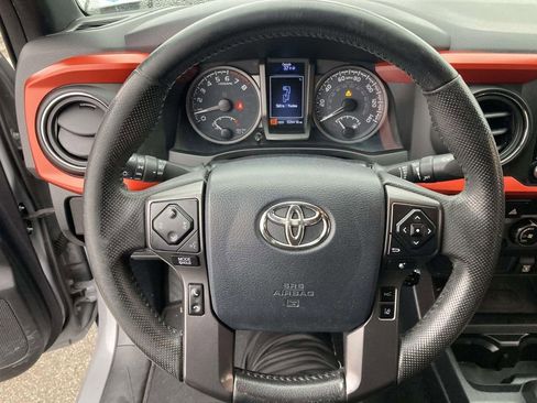 Used 2020 Toyota Tacoma TRD Sport image 29