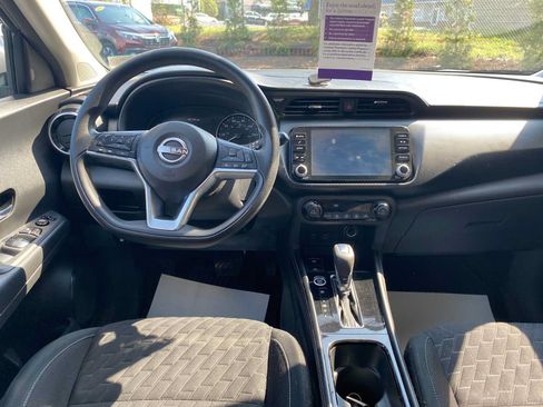 Used 2022 Nissan Kicks SV FWD image 8
