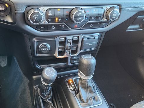 Used 2024 Jeep Wrangler Sahara image 19