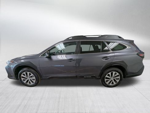 Used 2025 Subaru Outback Premium image 2