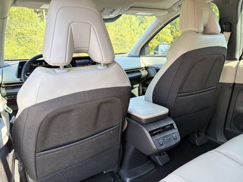 Certified 2024 Nissan Ariya FWD image 21