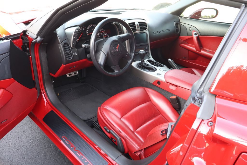 Used 2005 Chevrolet Corvette Coupe w/ Preferred Equipment Group RWD image 10