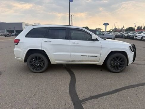 Used 2021 Jeep Grand Cherokee Laredo X AWD/4WD image 12
