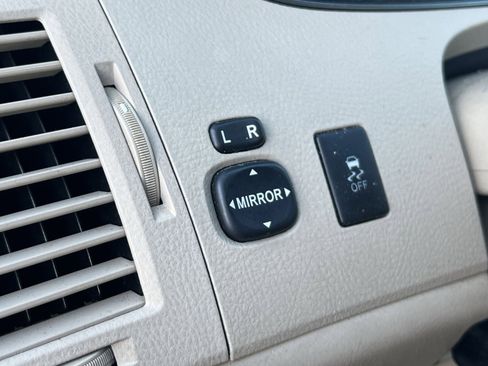 Used 2011 Toyota Avalon image 30