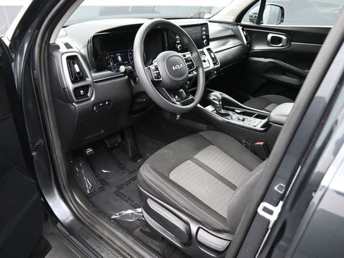 Used 2022 Kia Sorento LX FWD image 2