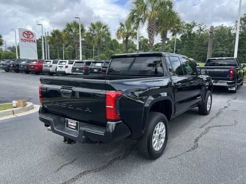 Used 2025 Toyota Tacoma SR5 RWD image 10