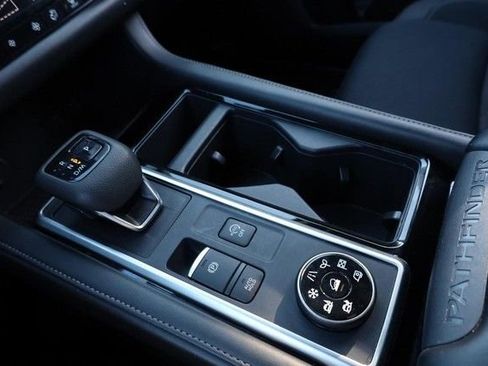 Certified 2025 Nissan Pathfinder SV AWD/4WD image 15