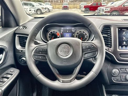 Used 2022 Jeep Cherokee Trailhawk image 19