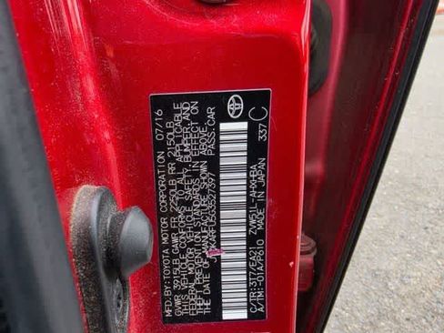 Used 2016 Toyota Prius Three Touring w/ Protection Package FWD image 9